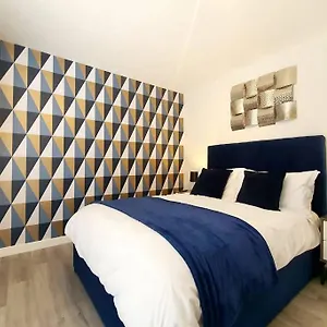 Apartment Modern 1 Bedroom Apartment, Close To The With Parking, Bournemouth