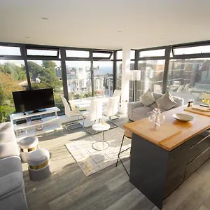 Apartment * Panoramic Penthouse With Sea & Views, Bournemouth