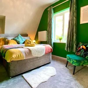 Apartment Stylish Beachside Haven: 2-bedroom Near, Bournemouth